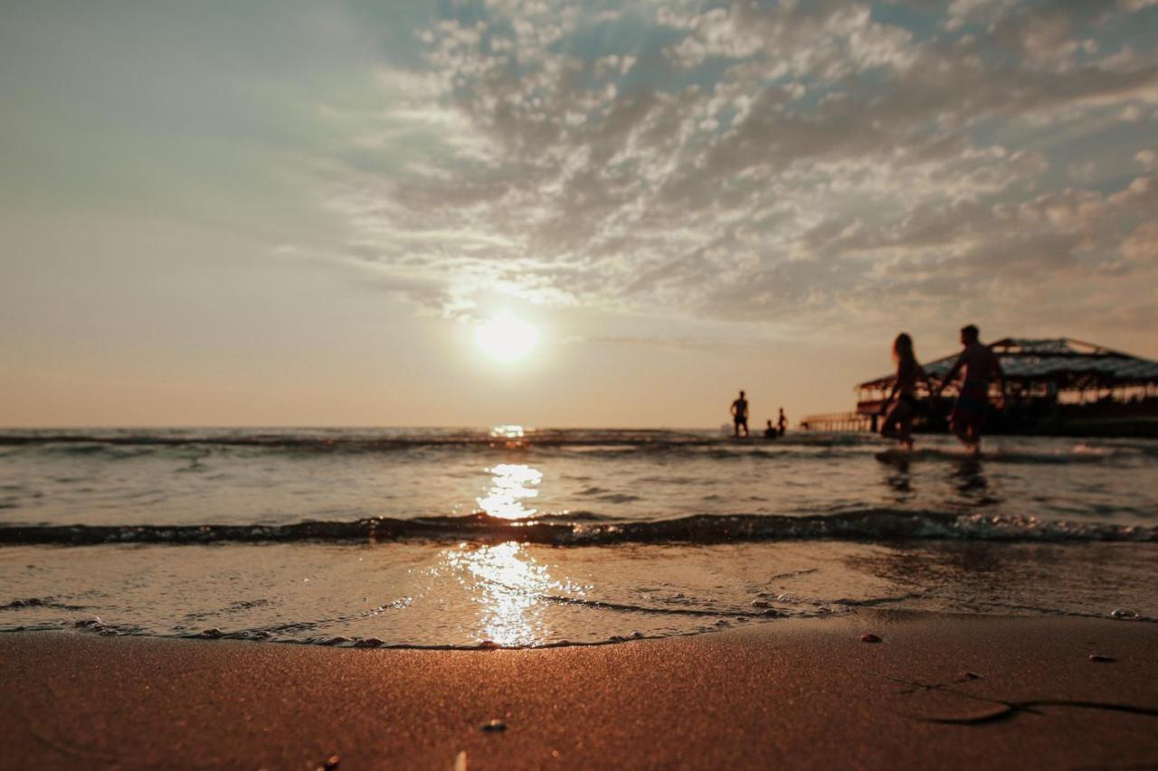 Klajdi Resort & Spa 골렘 외부 사진 Sunset at the beach