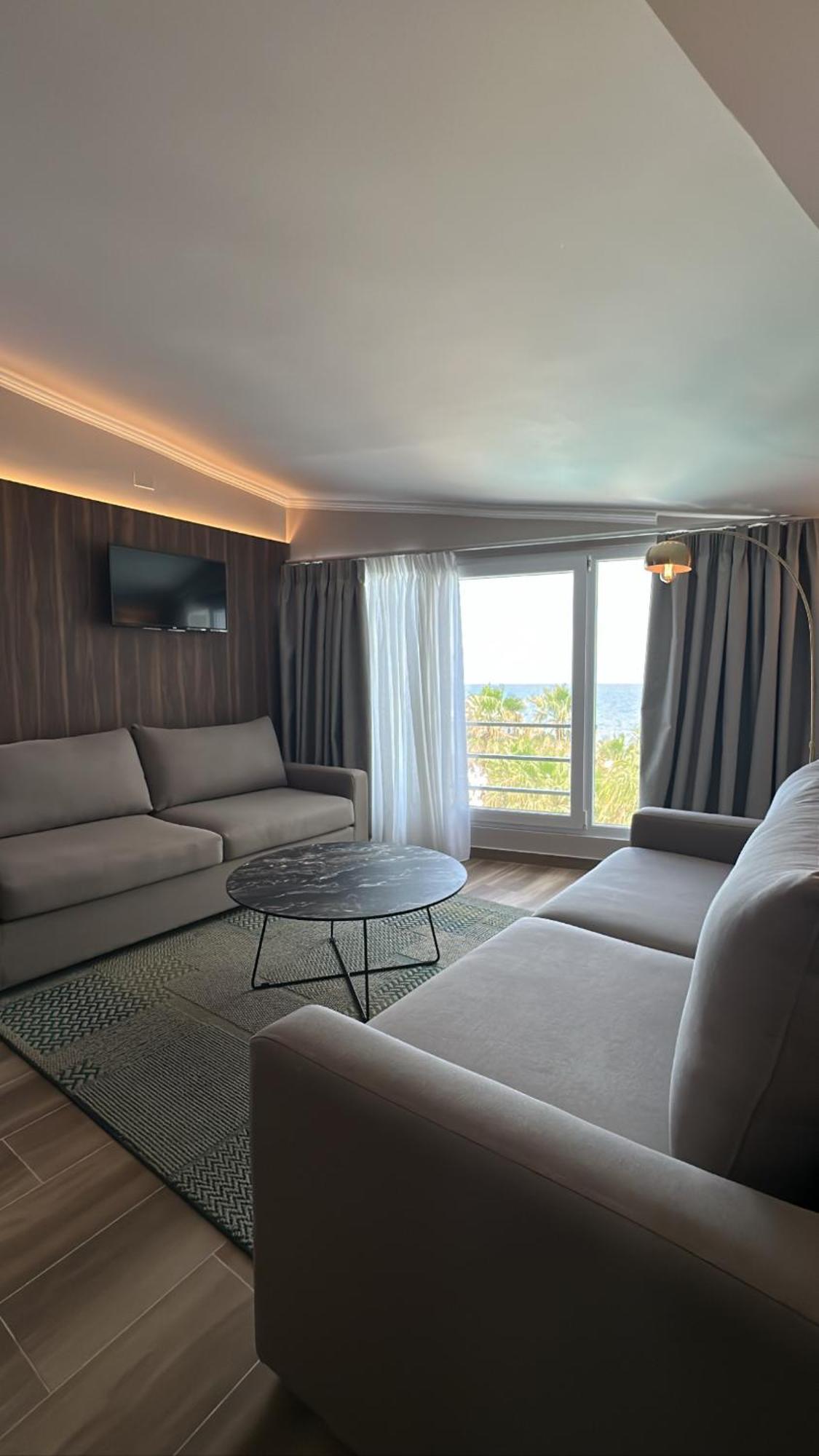Klajdi Resort & Spa 골렘 객실 사진 A living room in a hotel